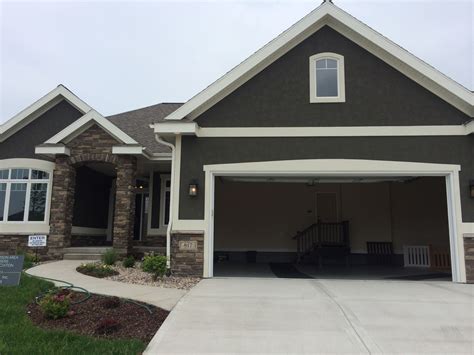 white stucco roof colors